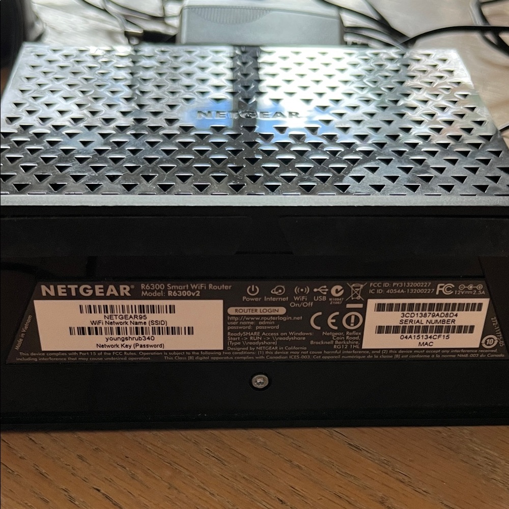 Netgear Black slim Router r6300 - Picture 8 of 9